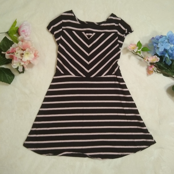 ( 3 X $12) Dresses, girl size 4 - Picture 3 of 7